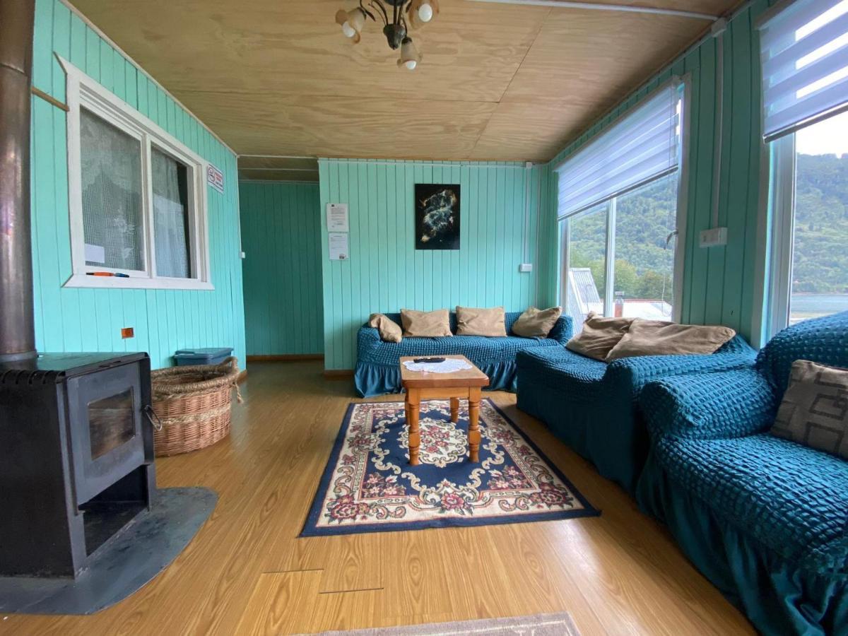 Hosteria Ensenada Puerto Puyuguapi Bagian luar foto